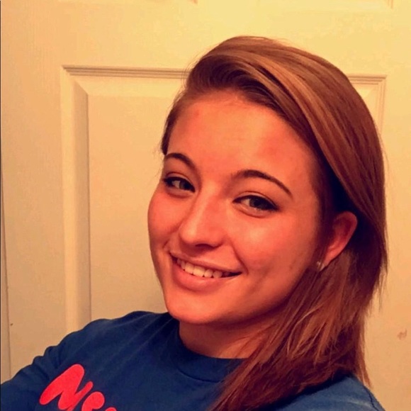 Meet your Posher, Adriana - Picture 1 of 1